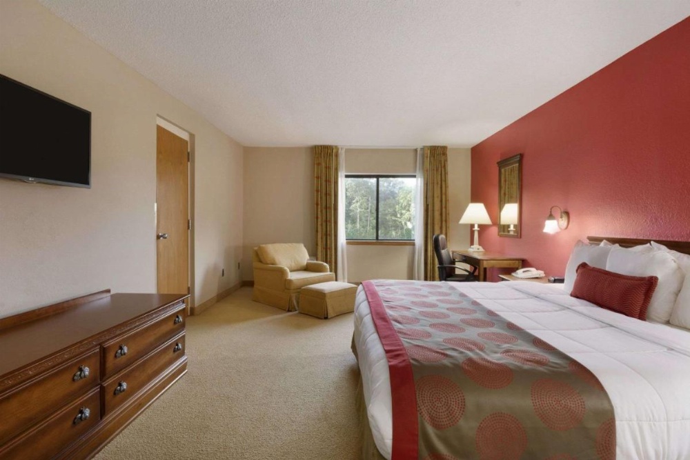 Ramada by Wyndham Raleigh Image 34