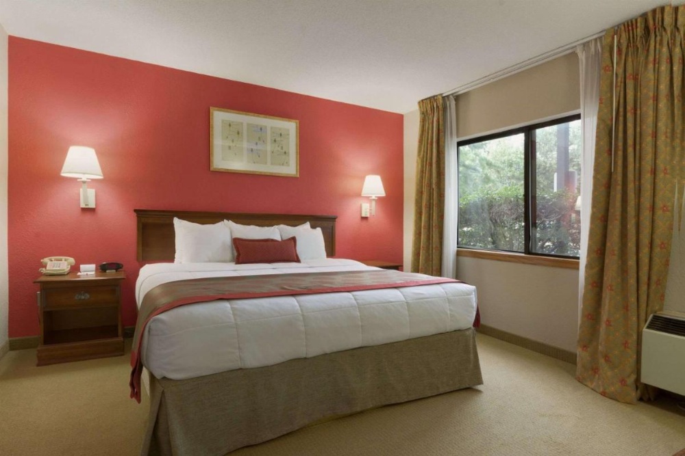 Ramada by Wyndham Raleigh Image 35